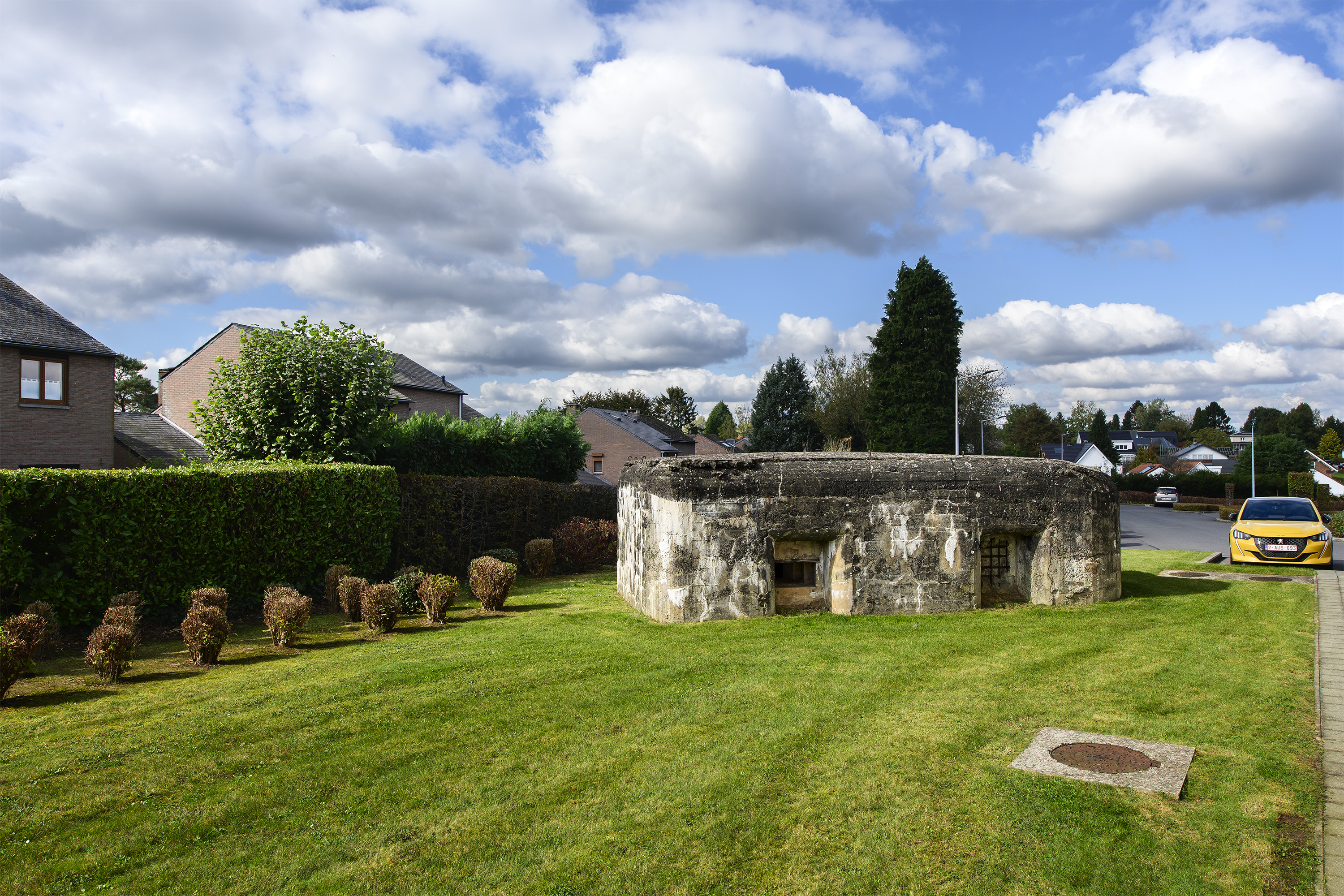 For 5 years, a demarcated area of 1 kilometre on either side of the Brussels Ring Road was my working area. With the aim of to gaining insight into this zone through the landscape that spreads across the 3 regions. © Bram Penninckx